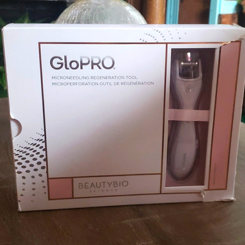 GloPRO microneedling tool
